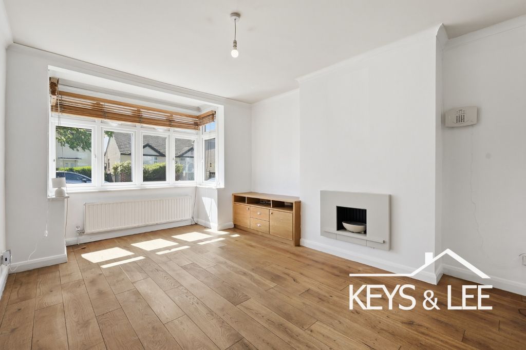 Property photo 2 of 14 4697753