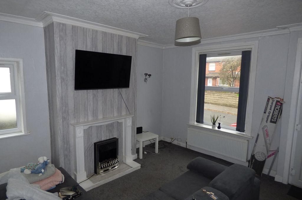 Property photo 2 of 9
