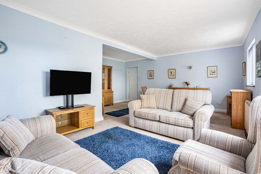 Property photo 3 of 28