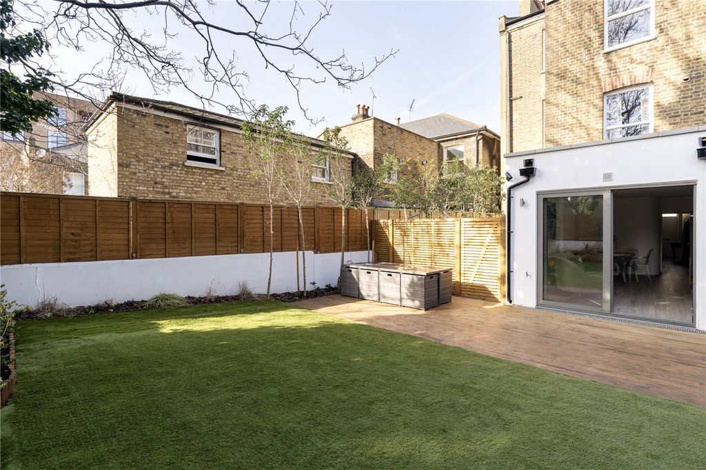 Property photo 2 of 40 Picture No. 08