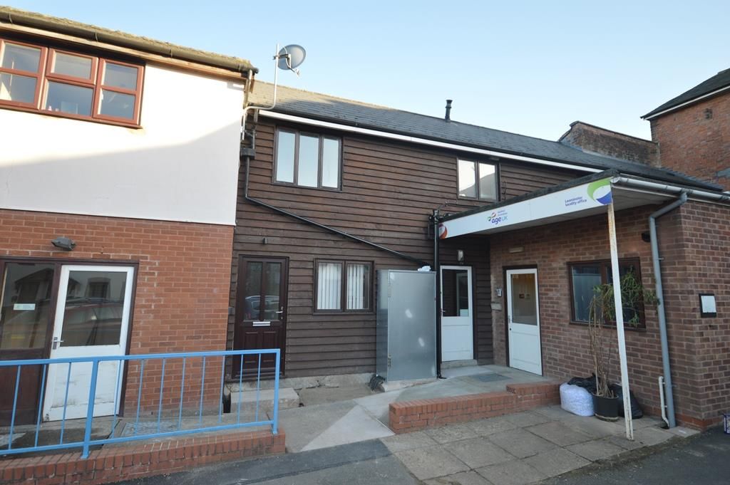 Property photo 1 of 8 Flat Front Main