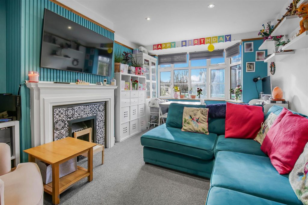 Property photo 3 of 16 1637438156 - 37 Grosvenor Court, Brighton Road, Sm