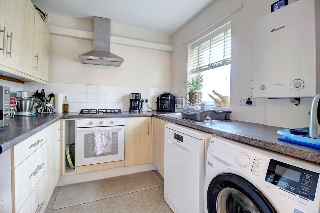 Property photo 3 of 12 Kitchen