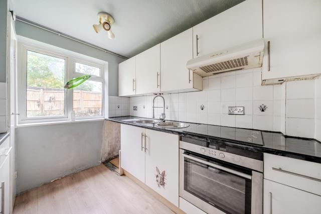 Property photo 2 of 18 Kitchen