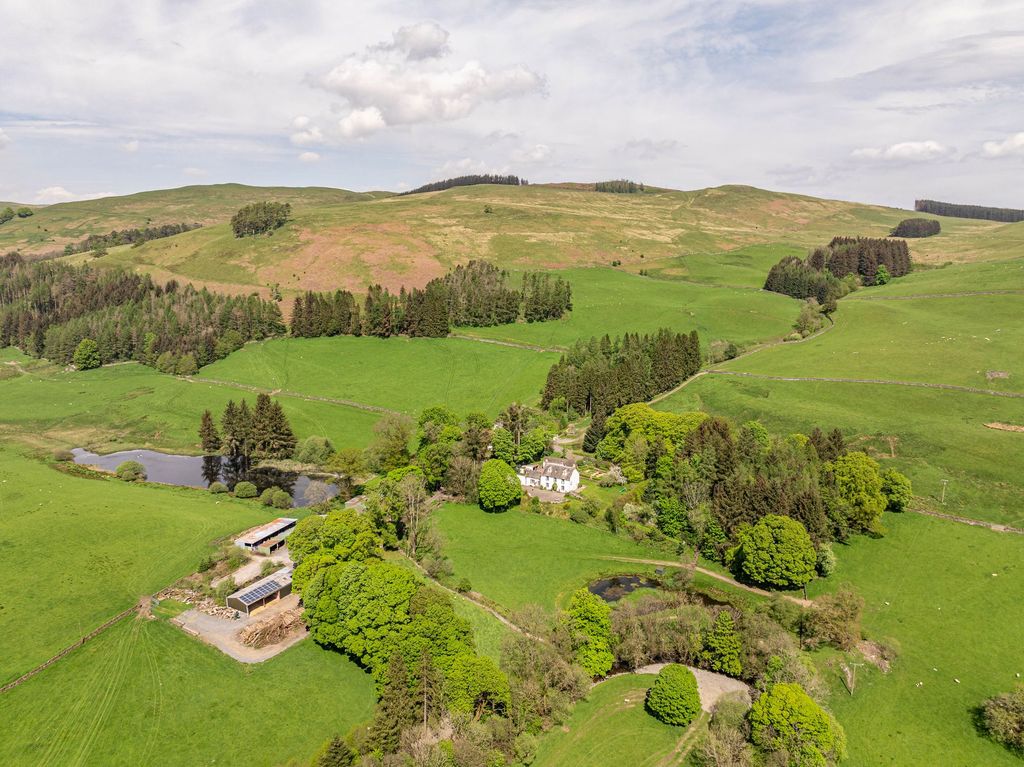 Property photo 2 of 40