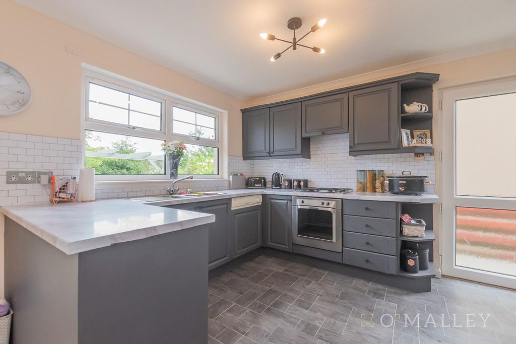 Property photo 3 of 16 Kitchen