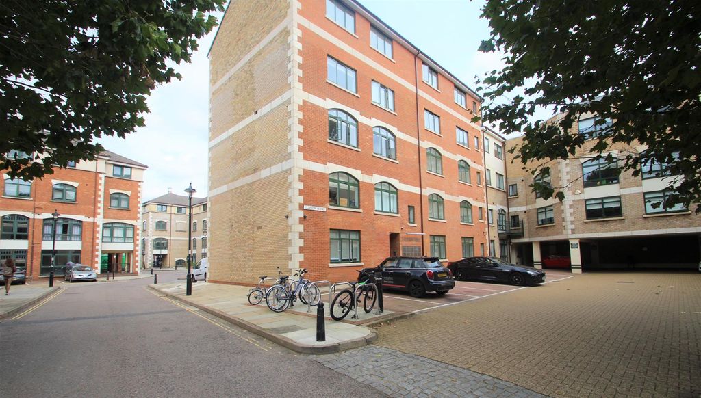 Property photo 1 of 7 External