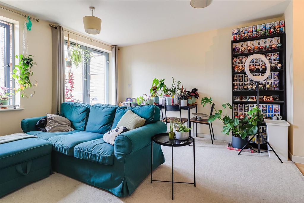 Property photo 2 of 13 Img (3).Jpg