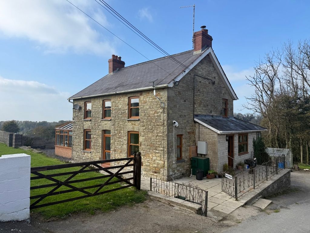 Property photo 2 of 40