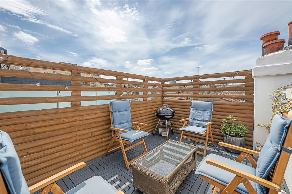 Property photo 2 of 12 Top Floor 20 Glenrosa Street-11.Jpg