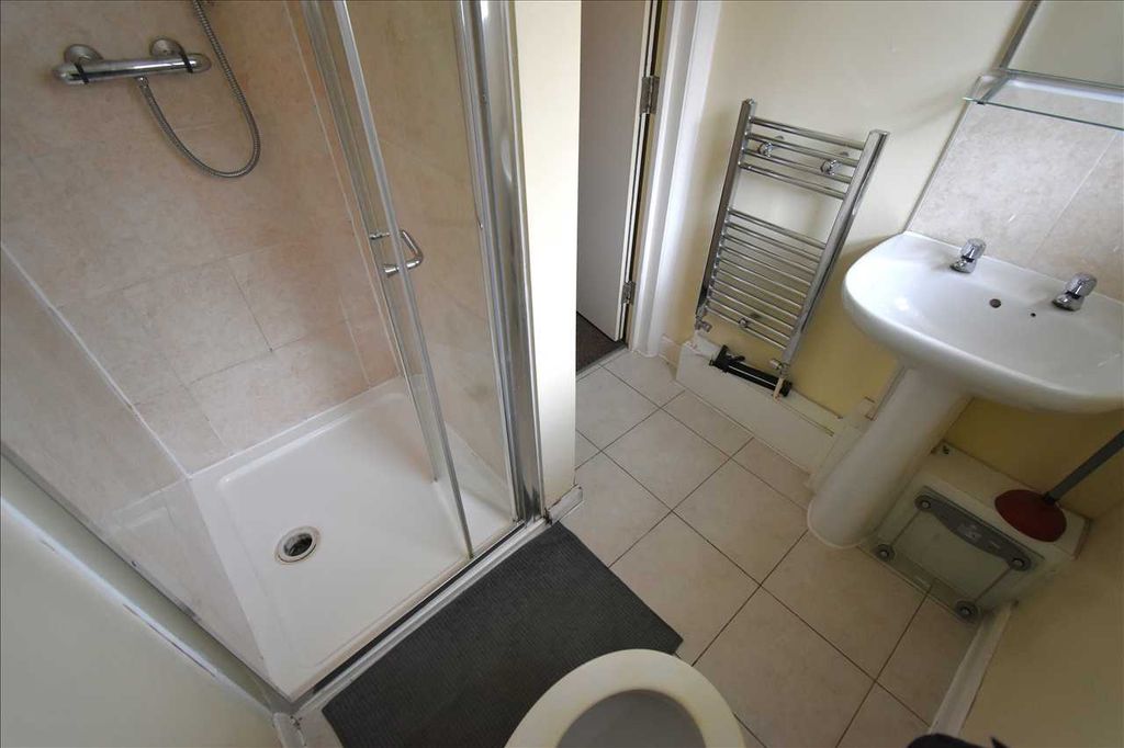 Property photo 3 of 4 Bathroom