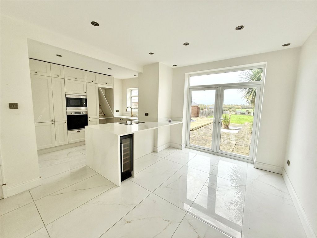 Property photo 2 of 8 Picture No. 09