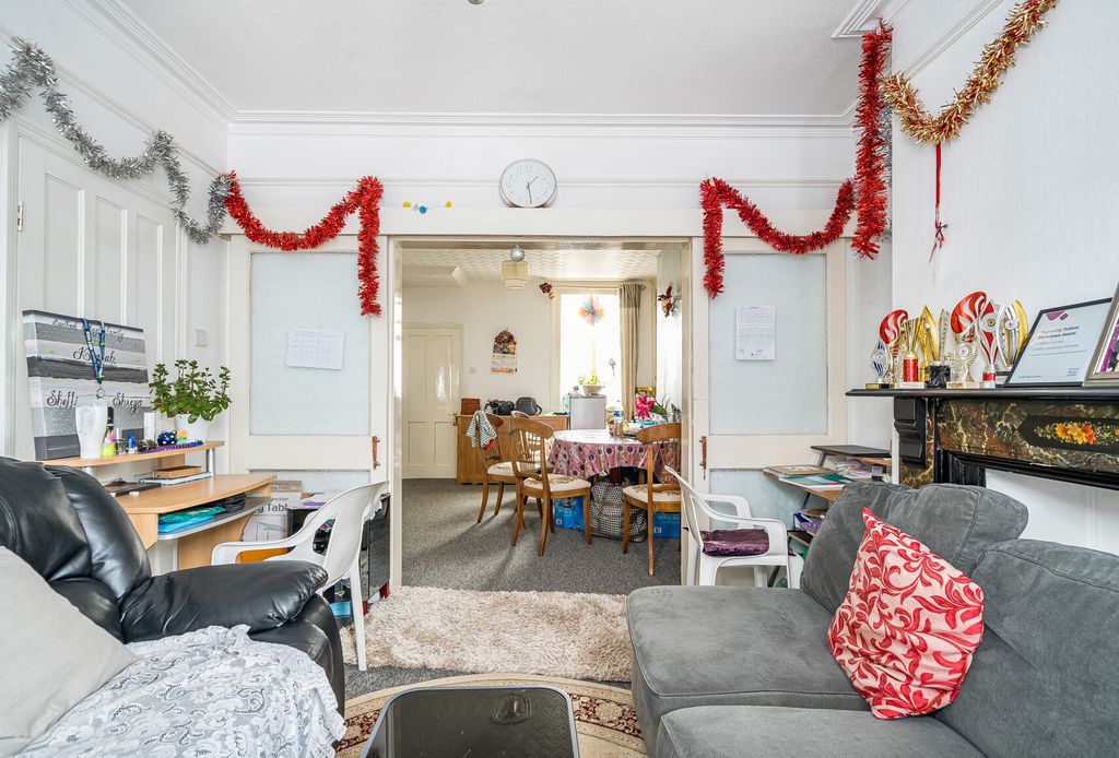 Property photo 3 of 14 Sitting Room