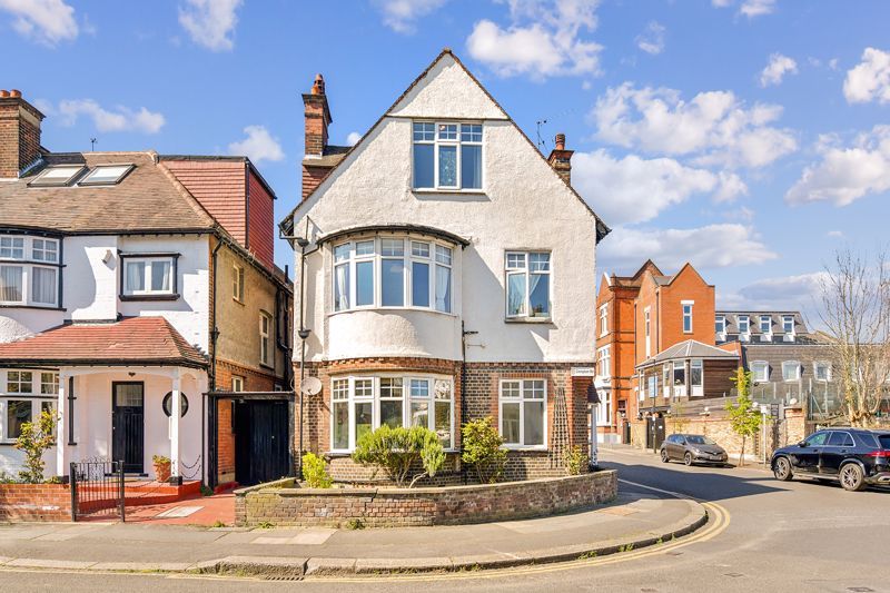Property photo 1 of 15 Ivy Gate