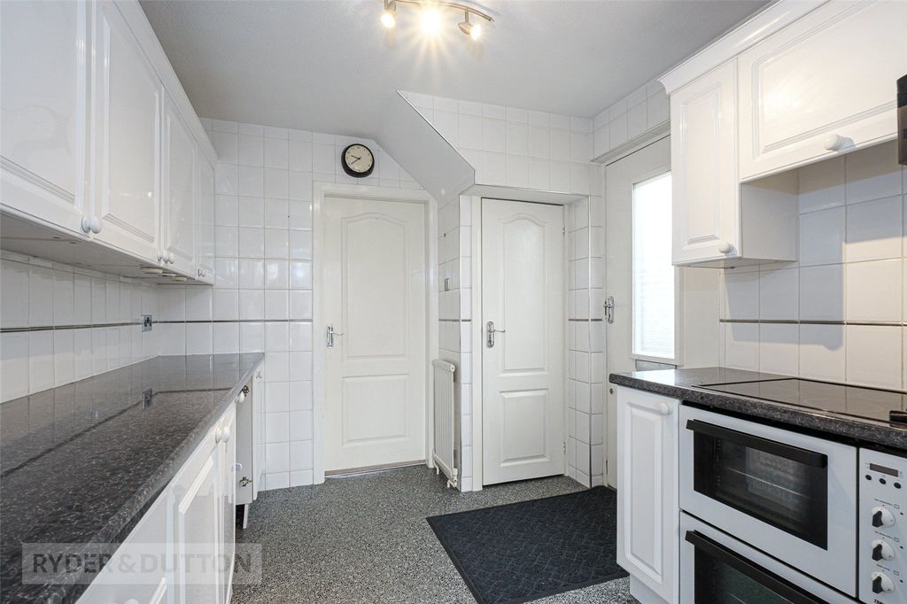 Property photo 3 of 20 Kitchen