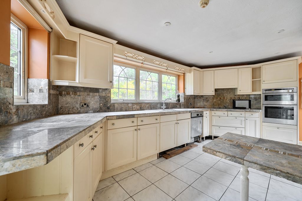 Additional image 5 of 4 bed detached house for saleEmpress Avenue, Farnborough GU14