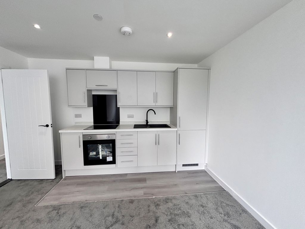 Property photo 1 of 8 Kitchen