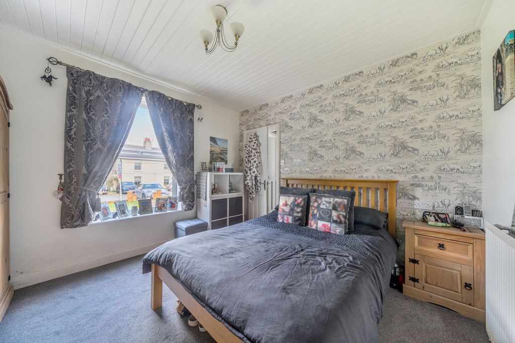 Property photo 3 of 20