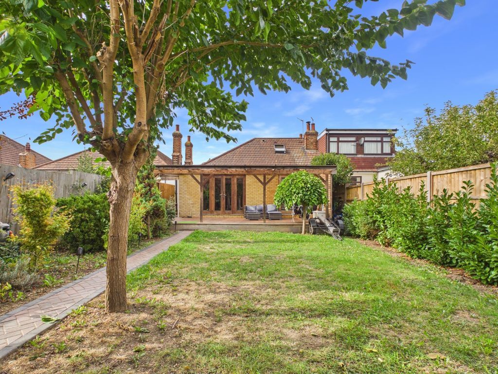 Property photo 3 of 18 Picture No. 12