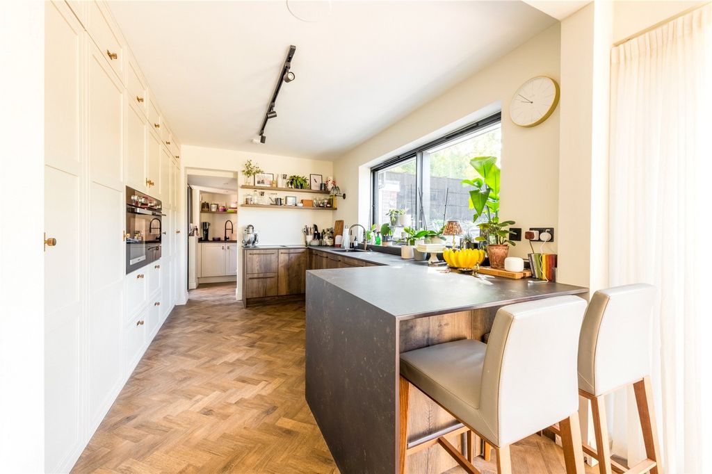 Property photo 2 of 21 Picture No. 97