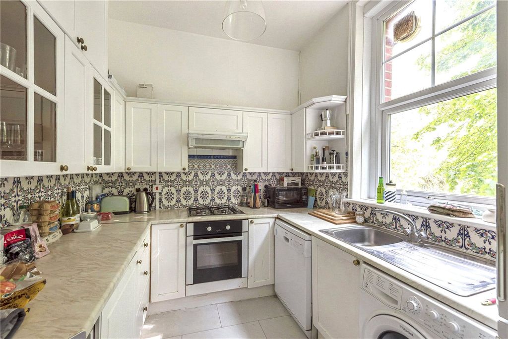 Property photo 3 of 19 Kitchen