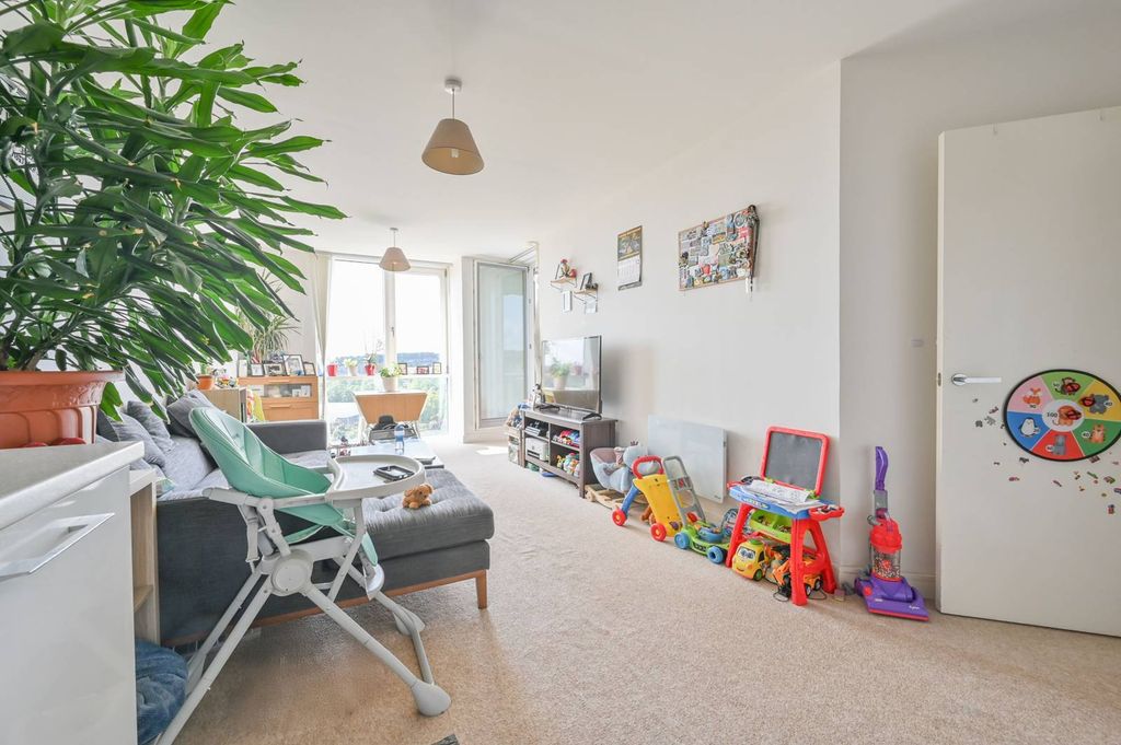 Property photo 3 of 11