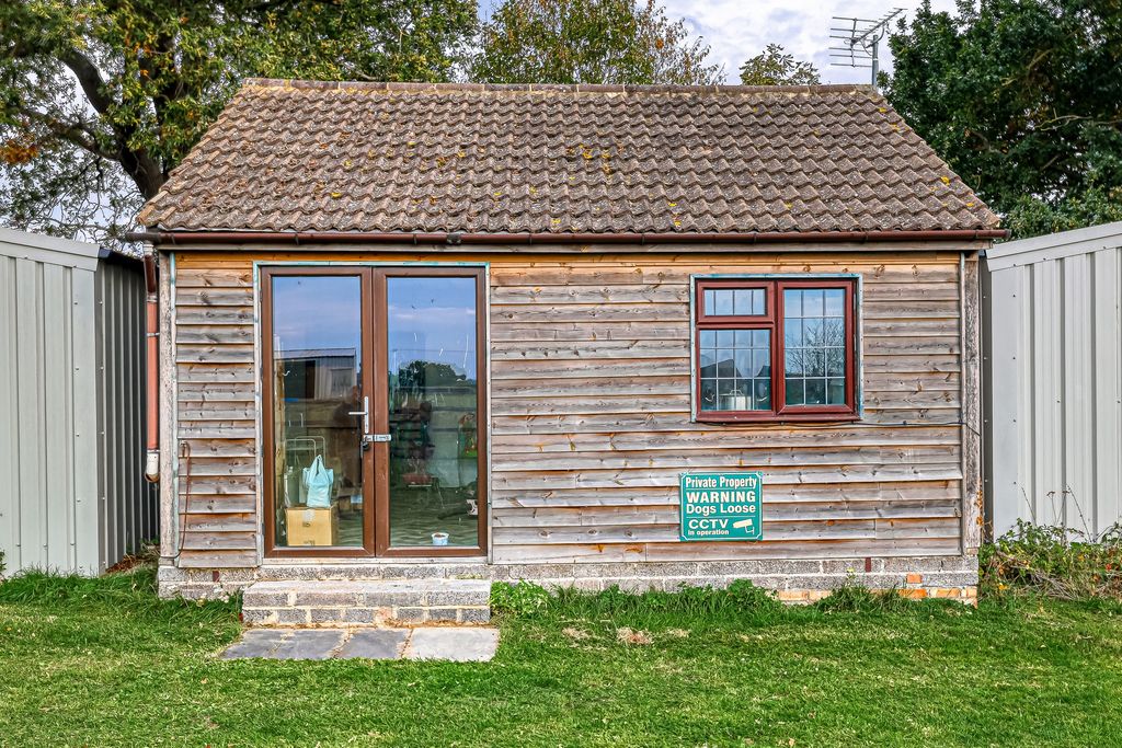 Property photo 1 of 3