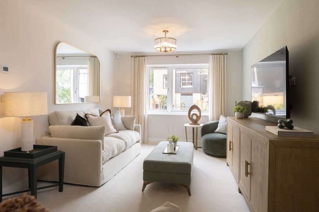 Property photo 2 of 11 Brooklands Grove, Weybridge