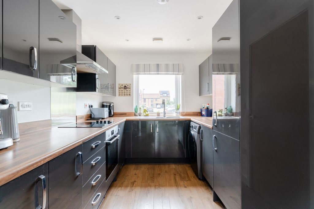 Property photo 3 of 15 A7408910-Hdr-2