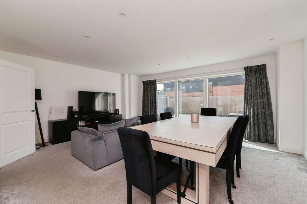 Property photo 1 of 17 Lounge Diner