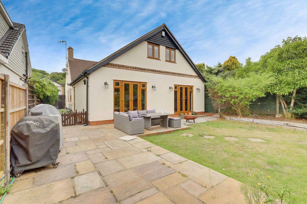 Property photo 2 of 27
