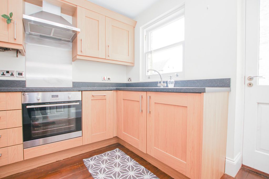 Property photo 2 of 15 5086842