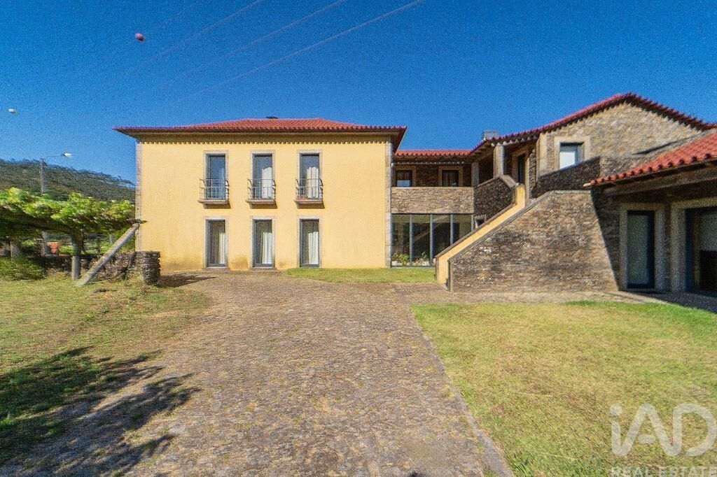 Property photo 2 of 40