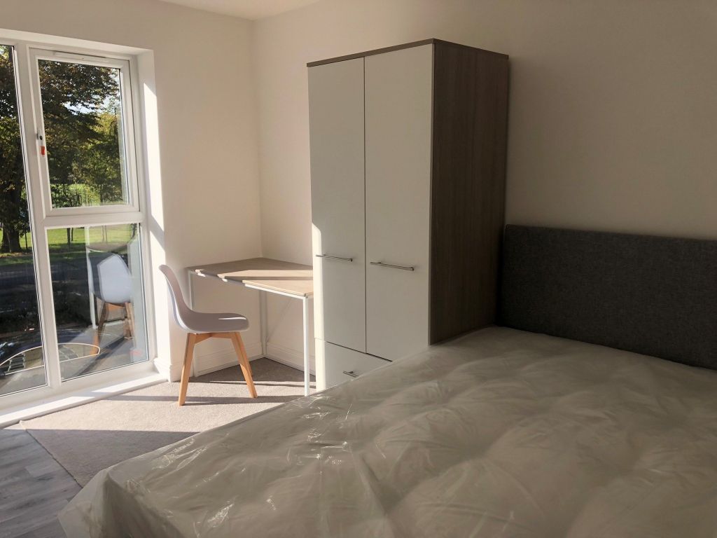 Property photo 1 of 5 Bed Study