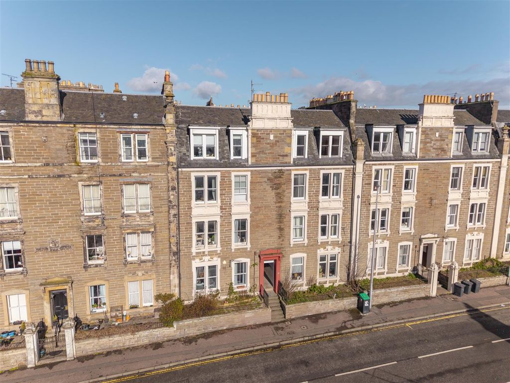 Property photo 2 of 12 2R 297 Hawkhill Dundee-3.Jpg