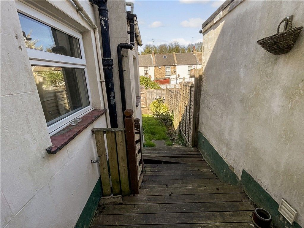 Property photo 3 of 3 Side Access