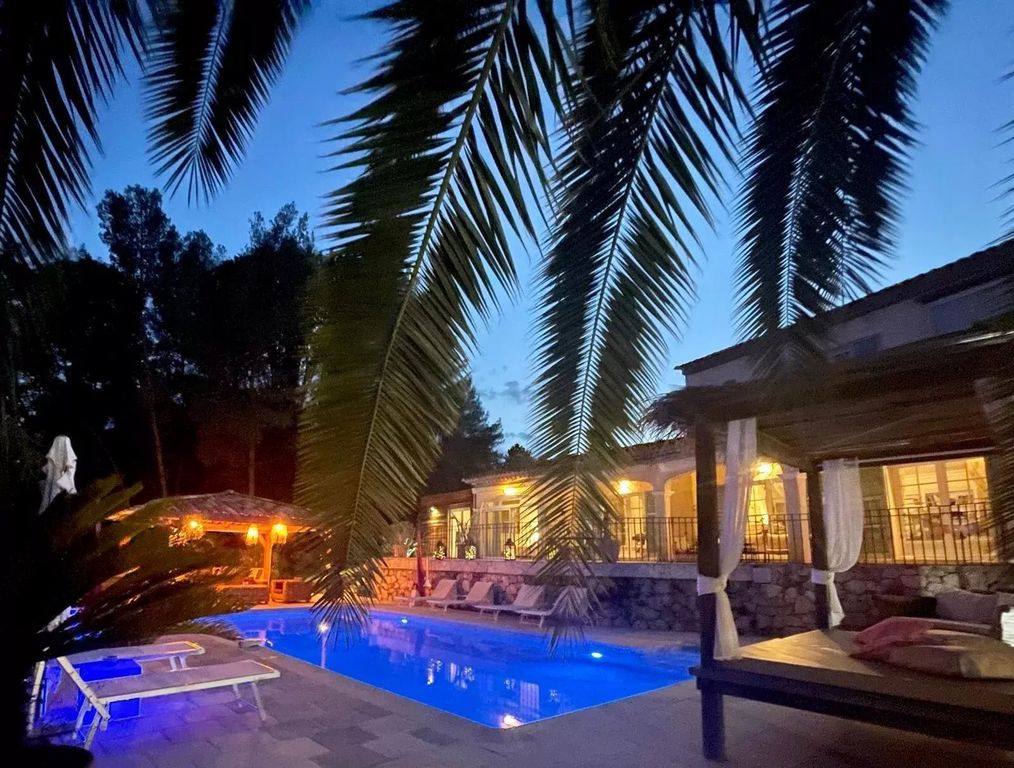 Property photo 1 of 17 Elegant Provencal House, Absolute Calm With Partial Sea View