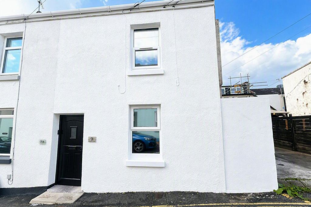 Property photo 1 of 2