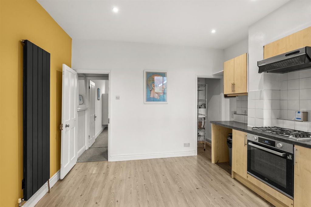 Property photo 3 of 16 14-Onleyst-008.Jpg