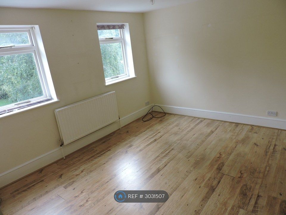 Property photo 1 of 4 Living Room