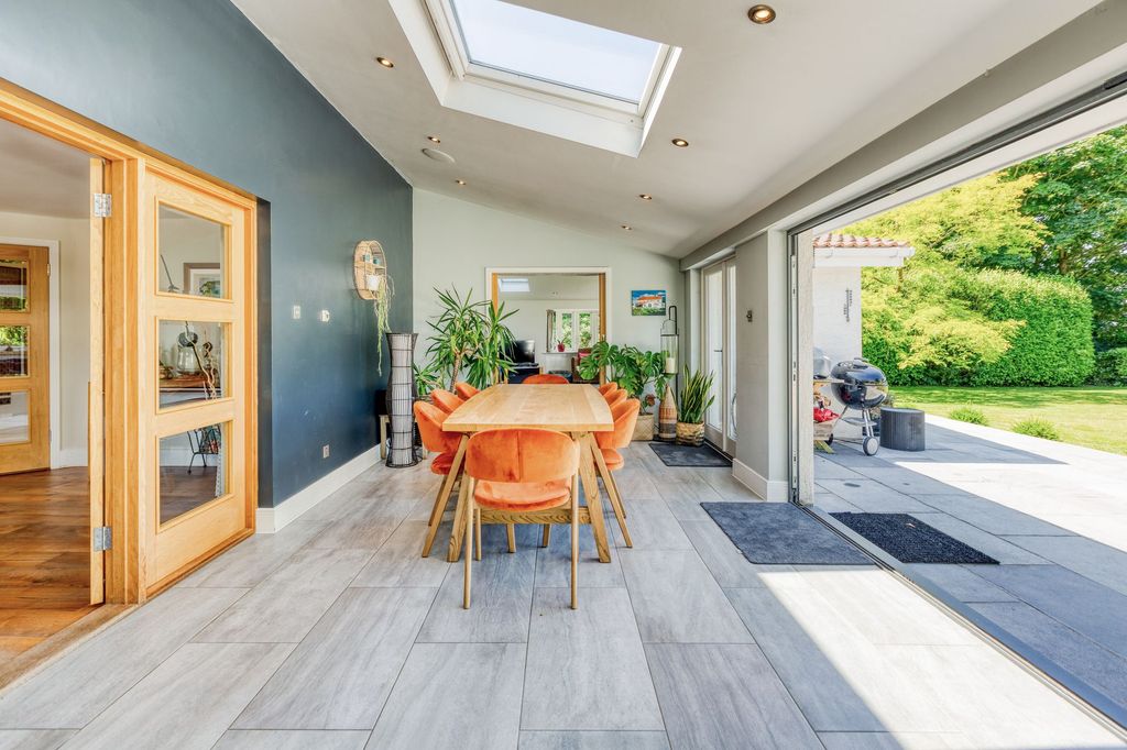 Property photo 3 of 48