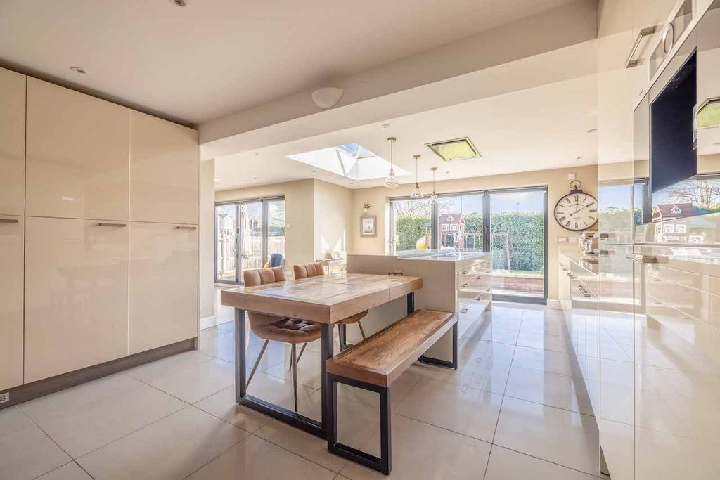 Property photo 3 of 33