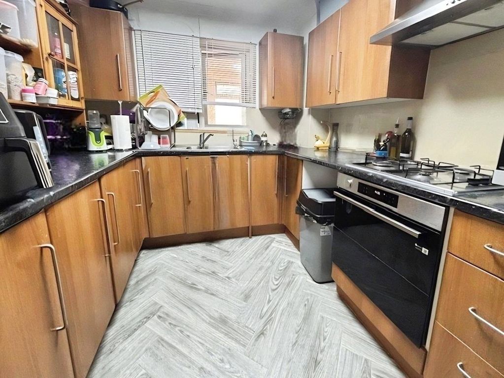 Property photo 3 of 14 Kitchen