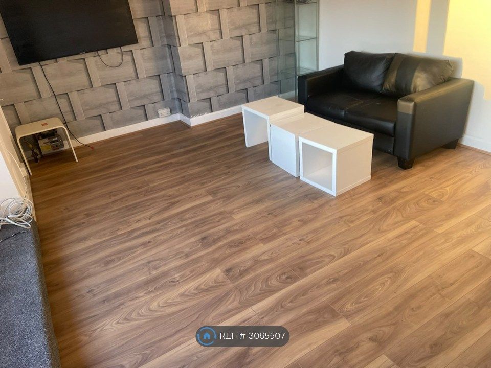 Property photo 1 of 5 Living Room