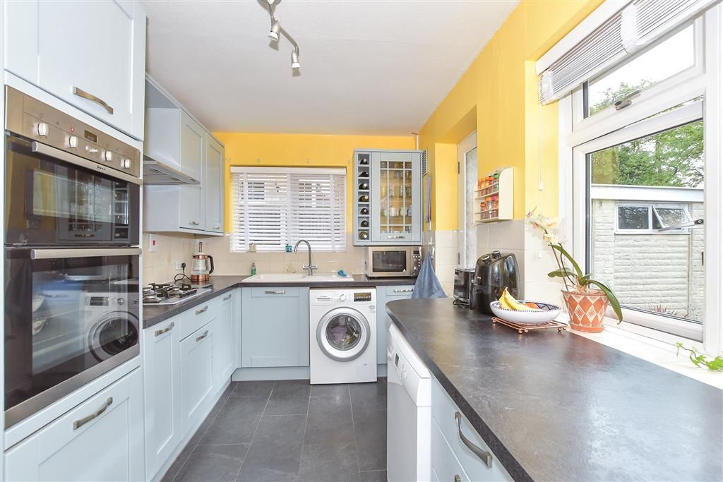 Property photo 1 of 11 Kitchen