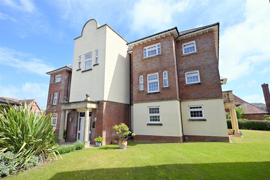 Property photo 1 of 15 Front Elevation