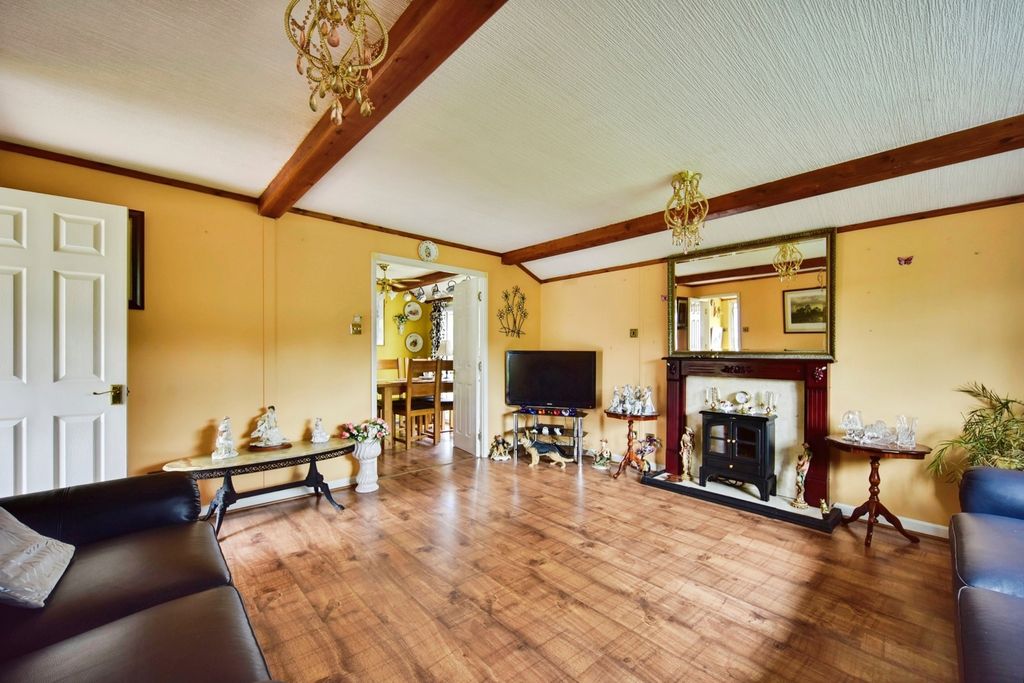 Property photo 2 of 11 Lounge