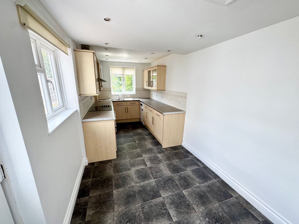 Property photo 2 of 9 48 Abbey Road - Kitchen