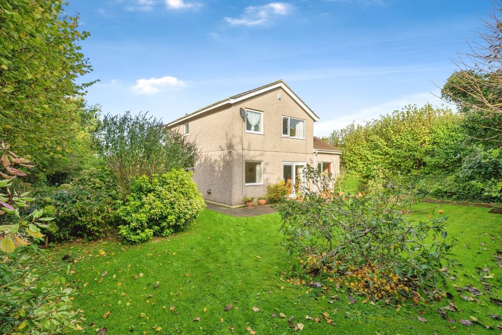 Property photo 3 of 17 Photo