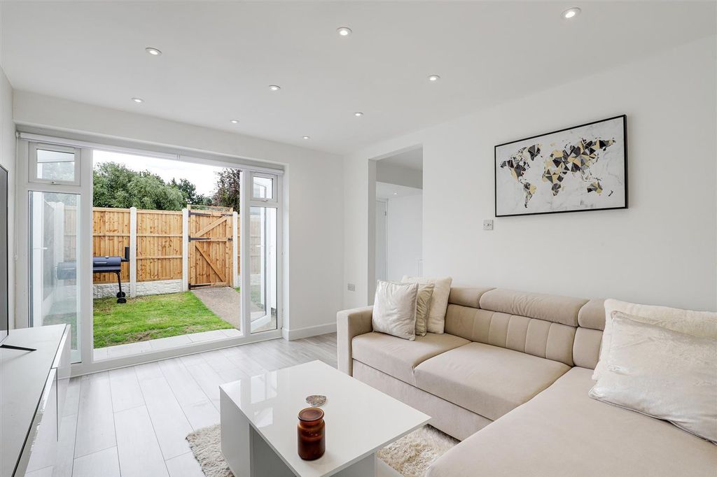 Property photo 2 of 26